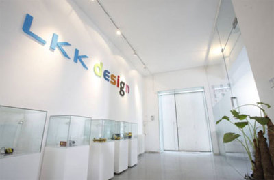 朵唯眼影手機(jī)S920華麗上市 設(shè)計升級詮釋完美女人味